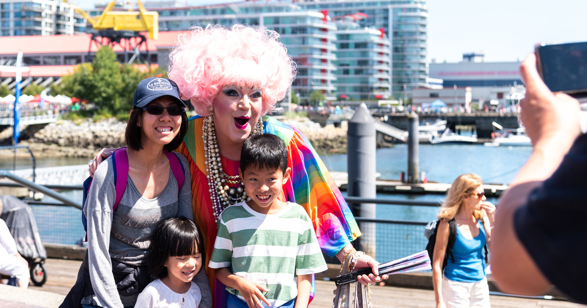 Drag Queen Conni Smudge at The Shipyards with Family taking a photo.