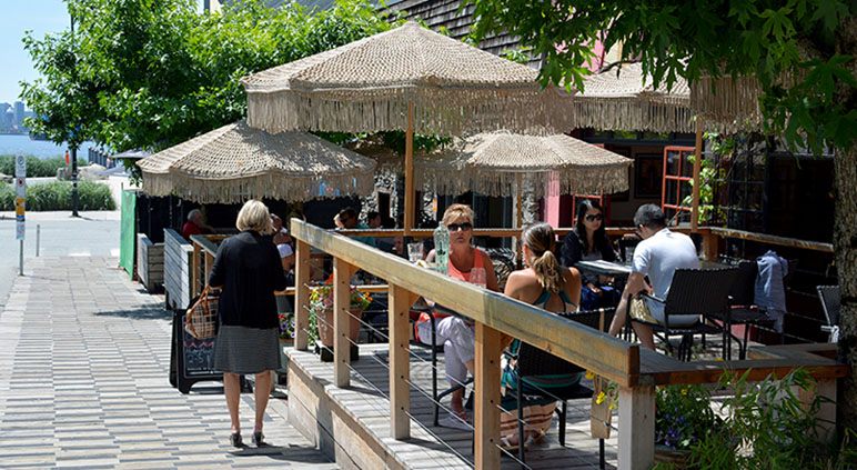 patio Lower Lonsdale